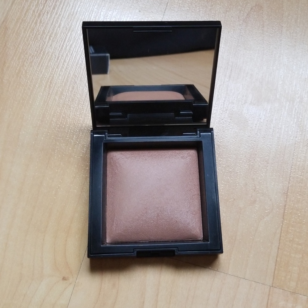 Makeup Bareminerals bronzer in tan